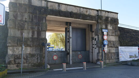Das Deichtor an der Pfarrstraße ist seit einigen Wochen geschlossen – zum Ärger mancher Anwohner.
