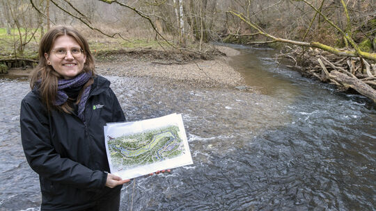 Bei einer Exkursion durch das Tal der Nister bei Marienstatt hat Linda Müller von der Stiftung Natur und Umwelt unserer Zeitung