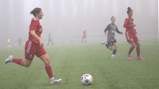Rückrundenstart in die erste Regionalliga-Saison: Trotz Abstiegssorgen wollen sich die Frauen des FC Urbar (hier Sina Jarski am
