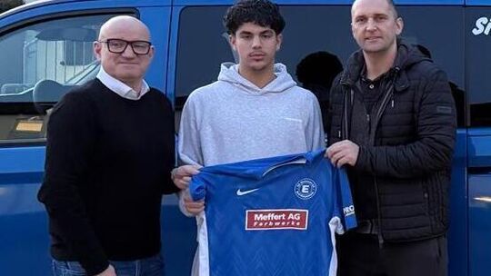 Soforthilfe: Der Waldböckelheimer Alan Kurpejovic (Mitte) ist sofort spielberechtigt und soll Eintracht Bad Kreuznach zum Klasse