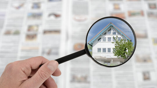 Der Koblenzer (Schrott-)Immobilienhändler wollte Mehrfamilienhäuser kaufen und soll dazu entsprechende Finanzierungsnachweise ei