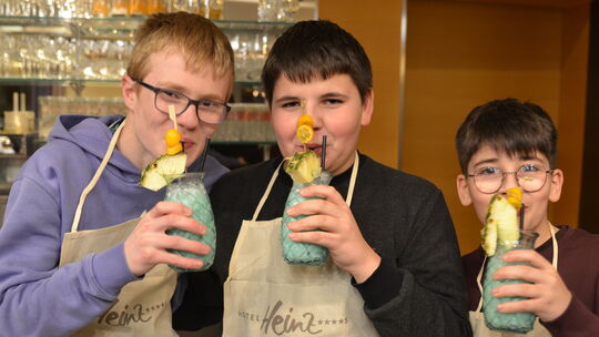 Bei der Night of Talents im Hotel Heinz in Höhr-Grenzhausen durften die Jugendlichen an der Bar unter Anleitung selbst alkoholfr