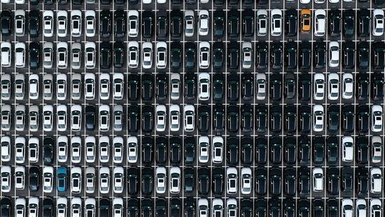 Autos am Hafen von Dalian