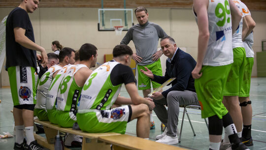 Trainer Emir Colan und seine Spieler des TuS Treis-Karden werden sich zusammensetzen, um zu klären, ob man an als Oberliga-Vizem