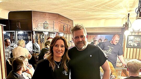 Einer von unzähligen gemeinsamen Wahlkampfterminen: Markus Schulz und Caroline Pehlke beim Kneipenquiz in Hoppstädten-Weiersbach Einer von unzähligen gemeinsamen Wahlkampfterminen: Markus Schulz und Caroline Pehlke beim Kneipenquiz in Hoppstädten-Weiersbach