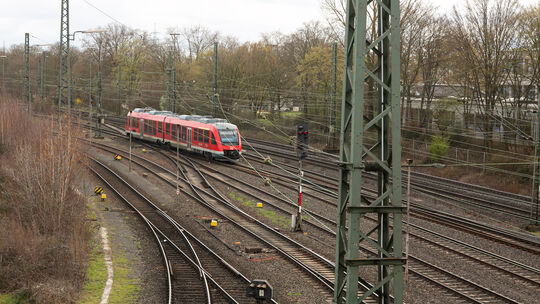 Entlang der BBS Andernach bis zum Spielplatz Lenaustraße plant die Bahn im Zuge der Generalsanierung 2028 die Errichtung einer n