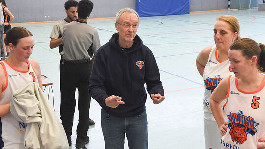Die gute Trainingswoche macht den Basketballerinnen des VfL Bad Kreuznach und ihrem Trainer Goswin Stumm Mut für das Abstiegs-En