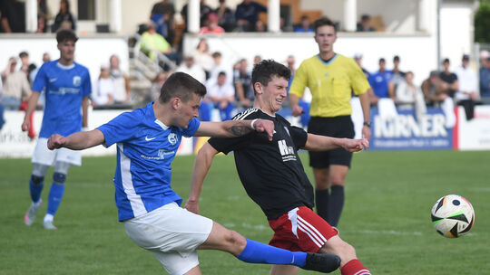 Augen zu und durch? Gut möglich, dass die SG Merxheim/Monzingen/Meddersheim (schwarze Trikots) als arrivierter Bezirksligist in