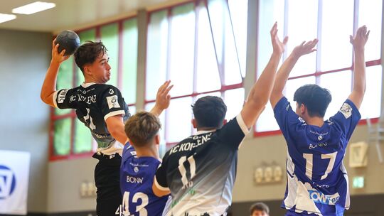 Der noch 16-jährige Simon Rosenbaum (beim Wurf) wechselt in der nächsten Saison zur HSG Kastellaun/Simmern in die Männer-Regiona