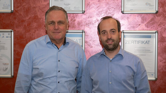 Im Juli 2024 begrüßte der Kaufmännische Direktor des Klinikums Idar-Oberstein, Joachim Krekel (links), seinen Stellvertreter Tob