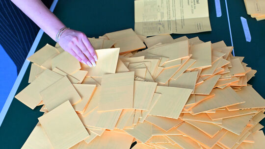 Die Briefwahl ist immer noch beliebt, wird aber im Vergleich zu früheren Wahlen weniger genutzt.