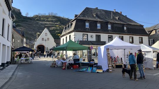 Dieses Jahr erweitert sich der Kunsthandwerkermarkt in Kobern-Gondorf auf den Marktplatz. (Archivbild)