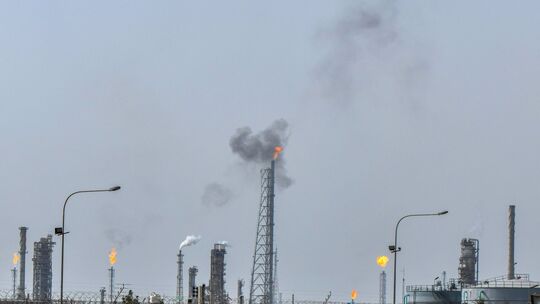 Iran-Krieg - Ölraffinerie in Kuwait