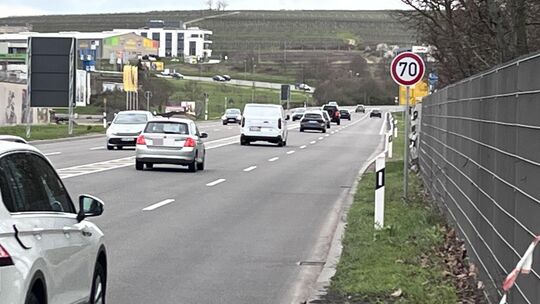 Es rollt auf der B428, doch künftig nicht mehr ganz so schnell. Dann gilt Tempo 50 statt wie bisher 70.