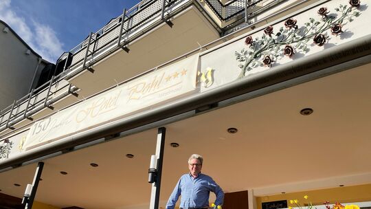 Auf stolze 150 Jahre Geschichte blickt Hotelier Rolf Pohl zurück: 1876 wurde das Hotel Pohl in Kinheim gebaut, direkt an der Mos Auf stolze 150 Jahre Geschichte blickt Hotelier Rolf Pohl zurück: 1876 wurde das Hotel Pohl in Kinheim gebaut, direkt an der Mos