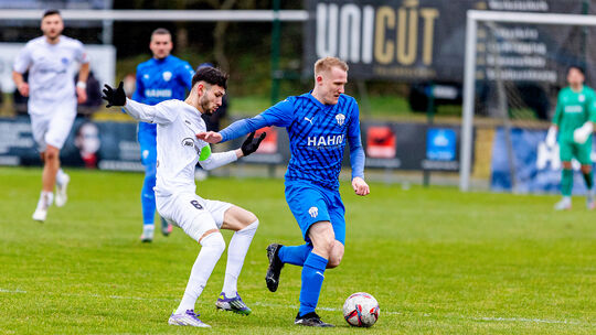 Beim 5:0-Heimsieg gegen Cosmos Koblenz erzielte Kevin Leidig (am Ball) sein 16. Tor im 121. Oberligaspiel für den FC Emmelshause