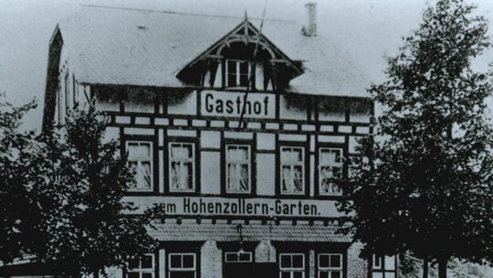 1906 wurde der Gasthof Hohenzollerngarten an der Betzdorfer Wilhelmstraße fertiggestellt.