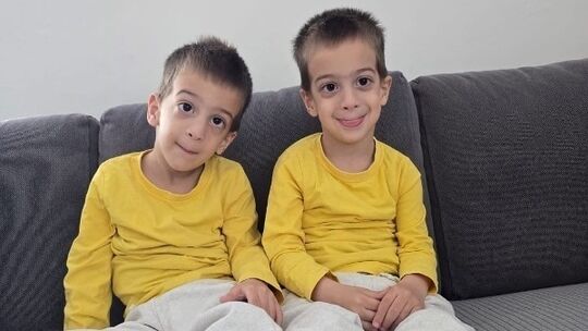 Tapfere und aufgeweckte Jungs die Hilfe brauchen: die Zwillinge der Familie Arslan.