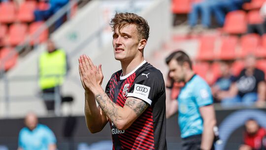 Dennis Eckert Ayensa