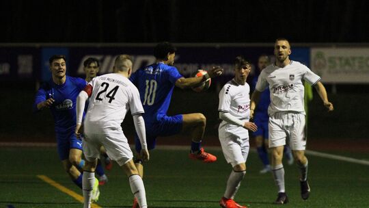 Hachem Dachraoui (blaues Trikot) hatte mehrfach die Chance, für seine SG Müschenbach im Mons-Tabor-Stadion ein Tor zu erzielen.