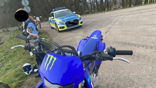 fehlende Fahrtrichtungsanzeiger und Spiegel