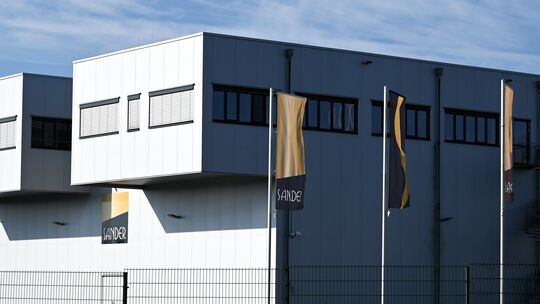 Die Firma Sander liegt unmittelbar neben der Pipeline, aus der am 11. März Diesel ausgetreten ist. Inwiefern ist der Caterer bet