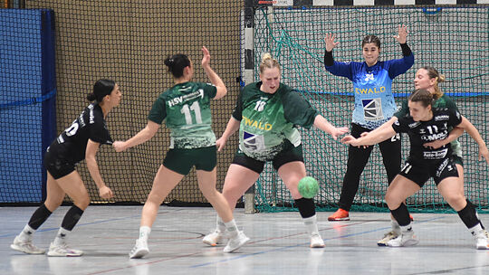In der Abwehr packten die Handballerinnen des HSV Sobernheim ordentlich zu. Künftig wird der Defensivverbund jedoch anders ausse In der Abwehr packten die Handballerinnen des HSV Sobernheim ordentlich zu. Künftig wird der Defensivverbund jedoch anders ausse