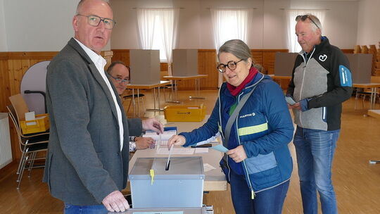 Ortsvorsteher Stefan Hübinger hatte in Gimmigen als Wahlvorsteher ein strenges Auge darauf, dass alles mit rechten Dingen zuging