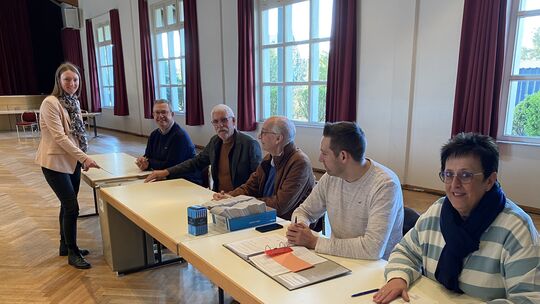 Ein Blick in die Laacher-See-Halle in Mendig. Im Einsatz waren in der Stadt Mendig 63 Wahlhelfer.