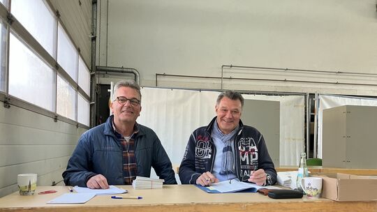 Ralf Heigwer und Günter Hammes sind im Wahlvorstand in Cochem-Cond aktiv und verzeichnen bei der Landtagswahl bisher eine hohe W