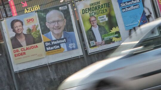 Die Direktkandidaten aus dem Kreis Bad Kreuznach für die Landtagswahl werben vielerorts mit Plakaten um Wählerstimmen, wie hier