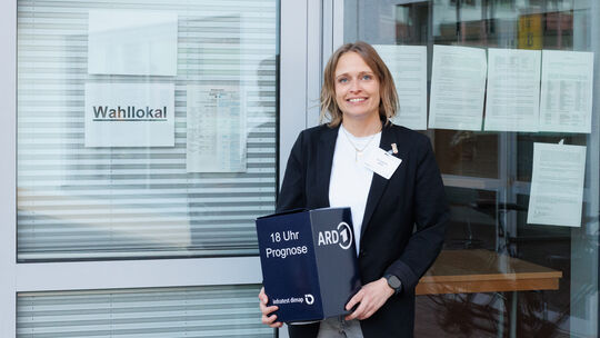 Christine Wöll ist eine der Personen, die im Auftrag der ARD für das Meinungsforschungsinstitut „infratest dimap“ am Ausgang des