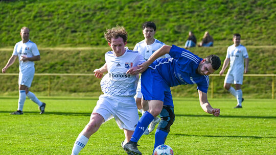 Die SG Oppenhausen (in Weiß) schlug in Nörtershausen den ehemaligen SG-Partner SSV Buchholz erwartungsgemäß mit 3:0. Oppenhausen