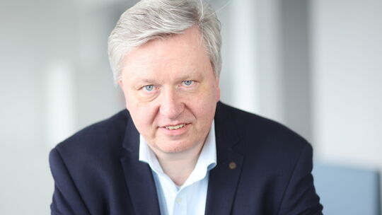 Chefredakteur Lars Hennemann Chefredakteur Lars Hennemann