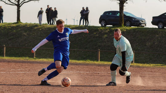 Der zweite Streich von Niclas Bier (links) in Ruschberg. Dieser Treffer bedeutete den 3:4-Anschluss der SG Berglangenbach/Ruschb Der zweite Streich von Niclas Bier (links) in Ruschberg. Dieser Treffer bedeutete den 3:4-Anschluss der SG Berglangenbach/Ruschb