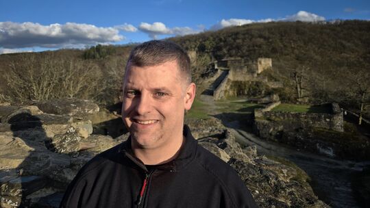 Fabian Pullig ist neuer Burgwächter auf der Schmidtburg. Der gebürtige Kirner will auf der historischen Ruine Präsenz zeigen, Be