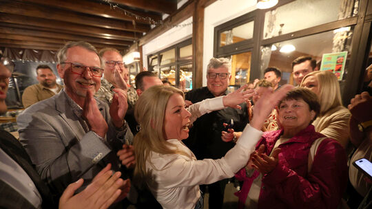 Lana Horstmann (SPD) jubelt über das gewonnen Direktmandat im Wahlkreis Neuwied.