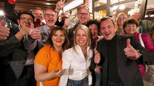 "Es war ein angespannter Tag", berichtet SPD-Gewinnerin Lana Horstmann. Denn so klar wie ihr Sieg bei der Landtagswahl vor fünf