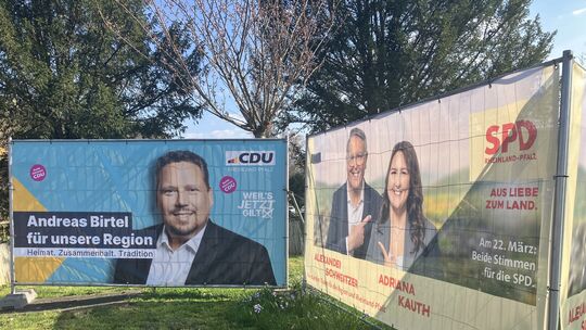 Direktkandidat Andreas Birtel (links) durchbricht mit seinem Wahlsieg im Wahlkreis 8 ebenso wie Matthias Lammert im Wahlkreis 7