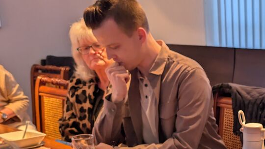 Die ersten Hochrechnungen ließen bereits um kurz nach 18 Uhr nichts Gutes erwarten für die SPD. Direktkandidat Philip Schimkat (