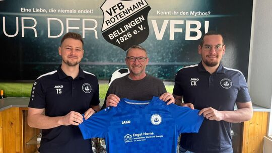 Tim Sturm (links), der 1. Vorsitzende des VfB Rotenhain/Bellingen, und Carsten Karns (rechts), der 1. Vorsitzender SG Langenhahn
