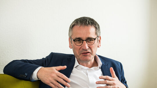 Hendrik Hering macht aus seiner Enttäuschung, im Wahlkreis 5 das Direktmandat verfehlt zu haben, keinen Hehl.