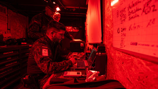 Mehr als 300 Soldatinnen und Soldaten aus Deutschland und 14 befreundeten Nationen haben in den vergangenen Tagen in der Eifel u