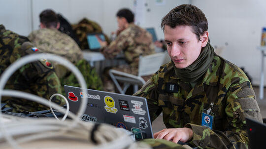 Mehr als 300 Soldatinnen und Soldaten aus Deutschland und 14 befreundeten Nationen haben in den vergangenen Tagen in der Eifel u