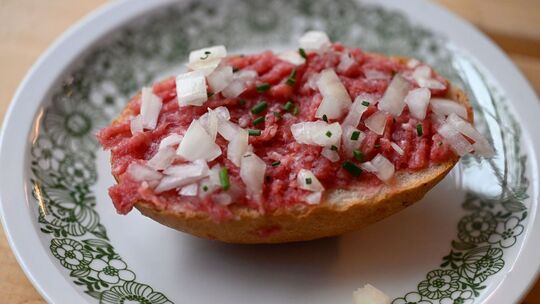 Hersteller ruft Zwiebelmett zurück