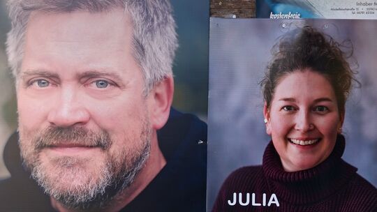 Für sie geht es nun in die Stichwahl am 12. April: Julia Hagner und Markus Schulz setzten sich im ersten Wahlgang gegen fünf Mit