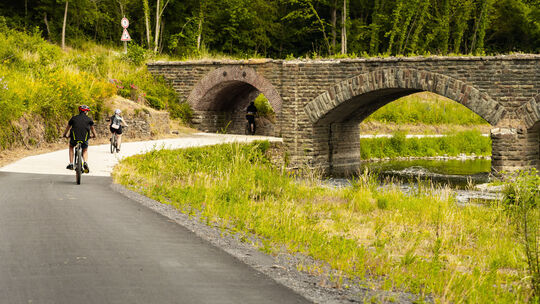 Auch zwischen Kreuzberg und Altenburg ist der Ahr-Radweg aufgrund von Bauarbeiten derzeit noch gesperrt und für Radfahrer nicht