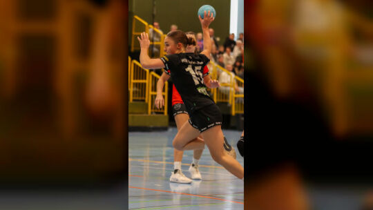 Schwer auszurechnen ist die HSG Nahe-Glan im Abschluss. Esmée Huck (am Ball) steuert sieben Treffer zum Sieg über den TV Hauenst