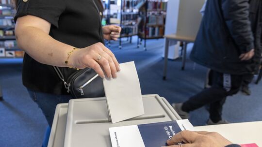 Wer seine Stimme nicht bereits vorab per Briefwahl abgegeben hatte, der konnte dies - dank vieler freiwilliger Helfer zwischen F