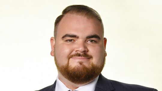 Mit dem 24. Platz auf der Landesliste der AfD schafft es der erst 24 Jahre alte Handwerksmeister Bailey Elisha Wollenweber aus H